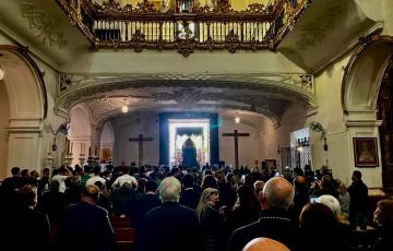 Las cofradías regresaron a casa tras permanecer en la Catedral