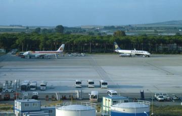 Los vuelos que llegan a Andalucía durante la Semana Santa descienden un 4% respecto a 2019.