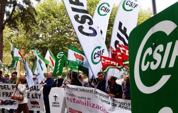 Concentración frente a la delegación de la Junta en Cádiz 