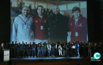 Imagen de todos los premiados sobre el escenario del Palacio de Congresos