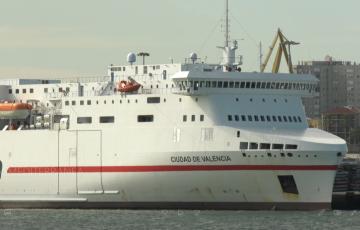 El 'Ciudad de Valencia' de Armas Trasmediterránea seguirá conectando Cádiz con Canarias dos años más