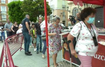 Los ostiones y el carnaval vuelven a juntarse en la plaza de San Antonio.