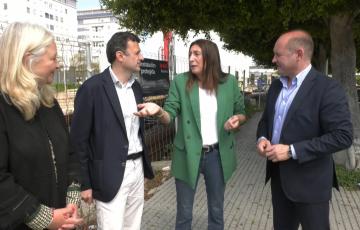 La secretaria del PP-A, junto a dirigentes del PP provincial y local, en su visita a las obras de Matadero en Cádiz