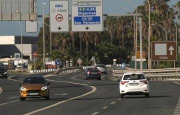 La Guardia Civil detiene a dos personas por suplantar la identidad de la otra  durante el examen teórico de conducir.