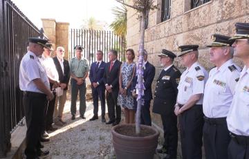 Minuto de silencio por el último asesinato machista en la Subdelegación del Gobierno