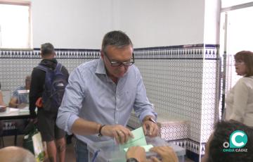 El cabeza de lista de Vox por la provincia ejercía su derecho al voto en el Colegio San Vicente de Paul