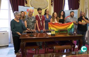 Foto de familia en la presentación de la programación de la Semana del Orgullo 