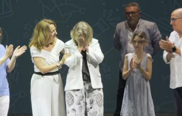 Adela del Moral, primera mujer en recibir el antifaz de oro 