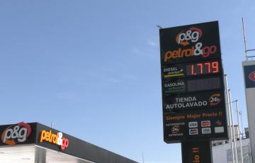 La rebaja de 20 céntimos del precio del litro de gasolina se amplia al mes de octubre