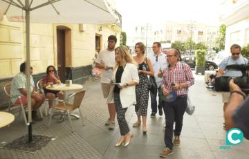 Ana Mestre en un reparto por la capital