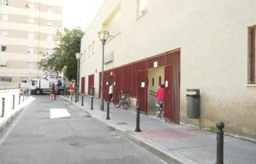 Entrada de un centro de salud en Cádiz 