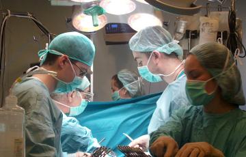 Los hospitales de Cádiz y San Fernando realizan más de 10.300 intervenciones el primer semestre de este año, un 17% más que el mismo periodo de 2021.