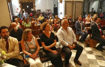 La cofradía, además, entregó un donativo a la asociación de ayuda a Ucrania