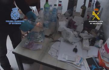 Material incautado durante la "Operación bachata" 