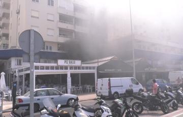 El humo se ha podido ver desde todo el Paseo marítimo