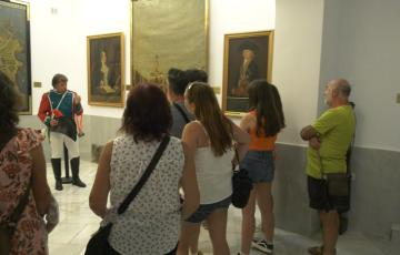 El gerente de Animarte, Javier Benítez, durante la visita ala Museo de Las Cortes. 