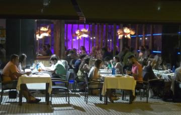 Hasta las 4 de la madrugada podrán permanecer abierto bares y restaurantes en los días autorizados