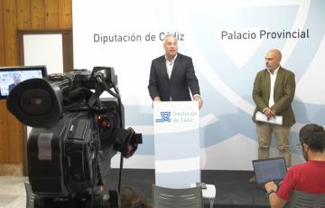 El presidente de Diputación, junto al diputado responsable del área de Desarrollo Local, han ofrecido en rueda de prensa los datos sobre los planes de empleo previstos