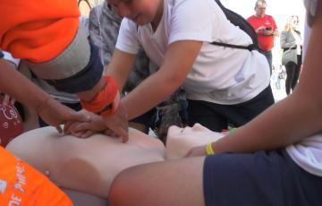 Los escolares aprenden hábitos saludables y las técnicas de RCP