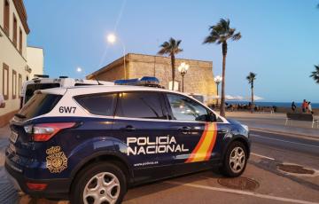 Coche patrulla de la policía nacional