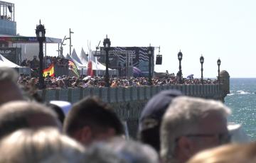 Miles de personas han seguido las evoluciones de la Sail GP desde el frente marítimo del casco antiguo