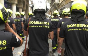 Marcha de protesta de bomberos en el centro