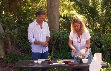 Enrique Miranda junto a la periodista, Marilo Rico, en una de las entregas del espacio televisivo 