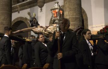 El Cristo de Las Aguas saliendo de Santa Cruz