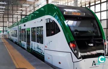 La junta achaca el retraso de la puesta en marcha del tranvía a las pruebas necesarias para garantizar a los usuarios la seguridad y buen funcionamiento del servicio