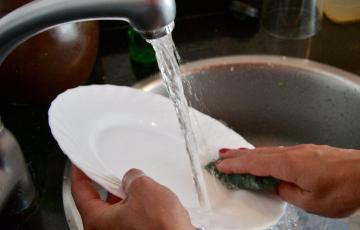 El Ayuntamiento y Aguas de Cádiz valoran el Suministro Mínimo Vital de agua .