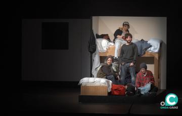 Escena de Pétroleo en el Gran Teatro Falla 