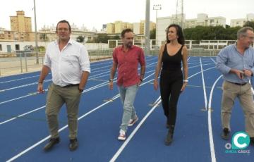 El alcalde, José María González, inauguraba la remodelada instalación deportiva