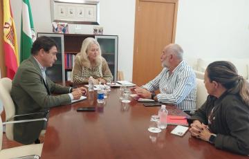 Mercedes Colombo y los miembros del sindicato UGT durante el encuentro