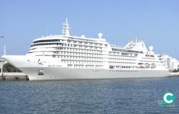 El crucero de lujo Silver Moon atracado en el Muelle Ciudad de Cádiz