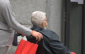 Según datos oficiales, hay 62.064 mujeres cuidadoras en Andalucia