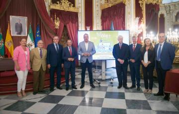Presidente y Vicepresidente de Diputación junto a empresarios de hostelería durante la presentación de la Campaña 'Cádiz vale más'