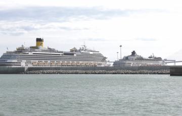 Dos de los seis cruceros que hacían escala han tenido que ser amarrados fuera de la zona comercial en el muelle de la nueva terminal de contenedores