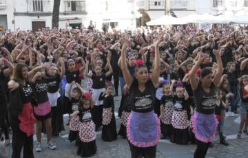 El flamenco de la ciudad toma la plaza de la Catedral.