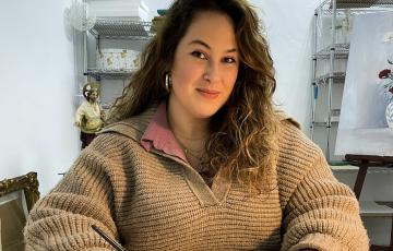 La artista ha realizado en 2017 el cartel de la Semana Santa de Ronda