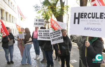 Imagen de la concentración frente a la Inspección de Trabajo 