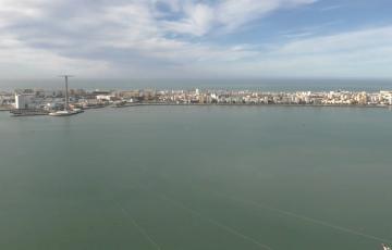 Imagen del nuevo cableado eléctrico sobre la Bahía desde la torre de Endesa en Cabezuela