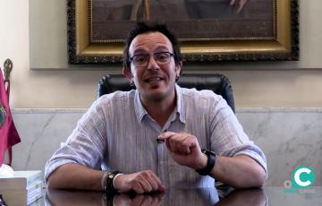 El alcalde, José María González. 