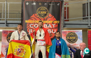 Manu Mariscal subió al podio tras alzarse con la plata