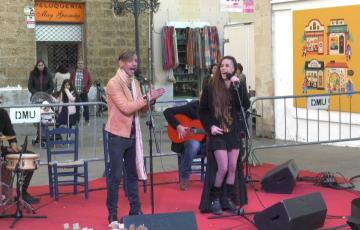 Actuación de Los Fugaces en la Plaza de la Libertad