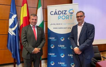 Daniel McPherson (dcha) toma el relevo de Rafael Fernández (izda) al frente de la presidencia de Cádiz-Port