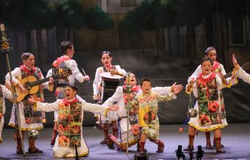 La chirigota "Los que van un paso por delante" es una de las finalistas (Foto: Manuel Fernández)