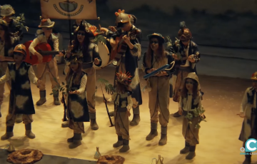 La comparsa "Los del patio de mi casa" durante su actuación