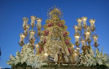 Un ladrón causa daños a la Virgen del Rocío durante un robo en la parroquia de San José 