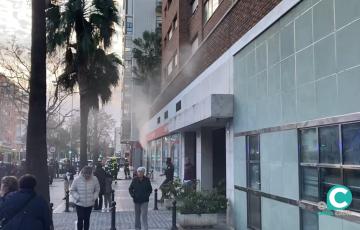 Efectivos del cuerpo de Bomberos en el lugar de los hechos. Vídeo La Voz de Cádiz. 