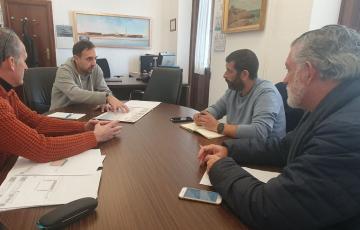 El concejal de Deportes, José Ramón Páez, durante su encuentro con representantes de Adepla